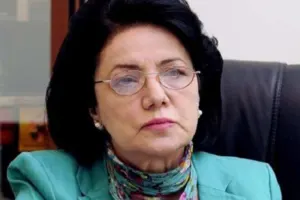 Prezident Firəngiz Əlizadəni təltif etdi