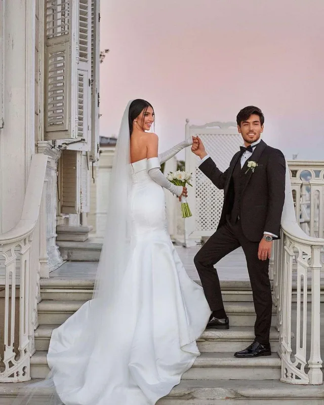 Evliliklərinin birinci ili...