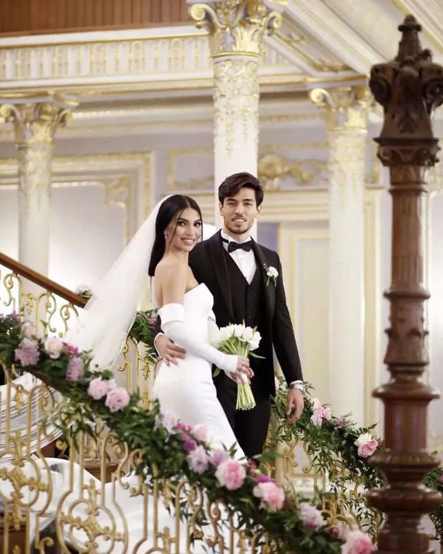 Evliliklərinin birinci ili...