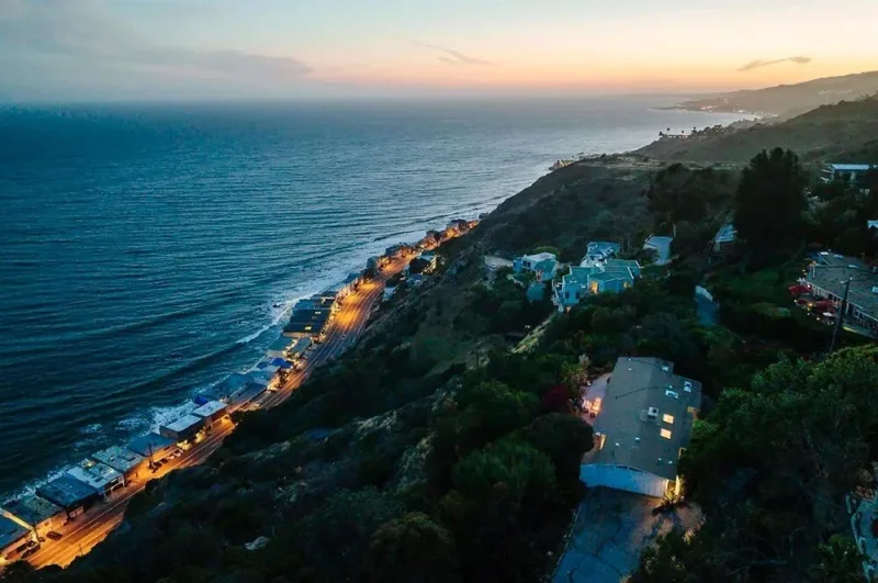 Sakit okeana baxan villasını satır