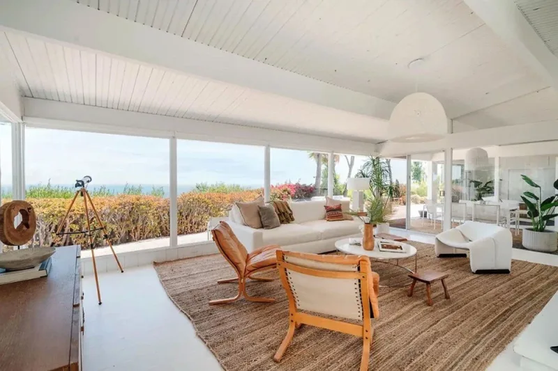 Sakit okeana baxan villasını satır