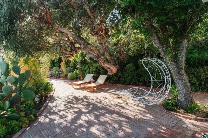 Sakit okeana baxan villasını satır