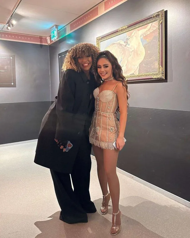 Samirə Amsterdamdakı çıxışından yazdı