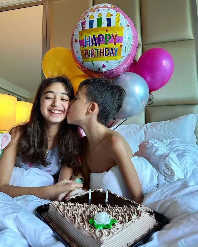 Əkizlərinə Dubayda sürpriz!