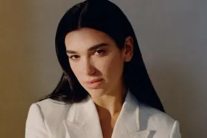 Rəqs edərkən yıxıldı