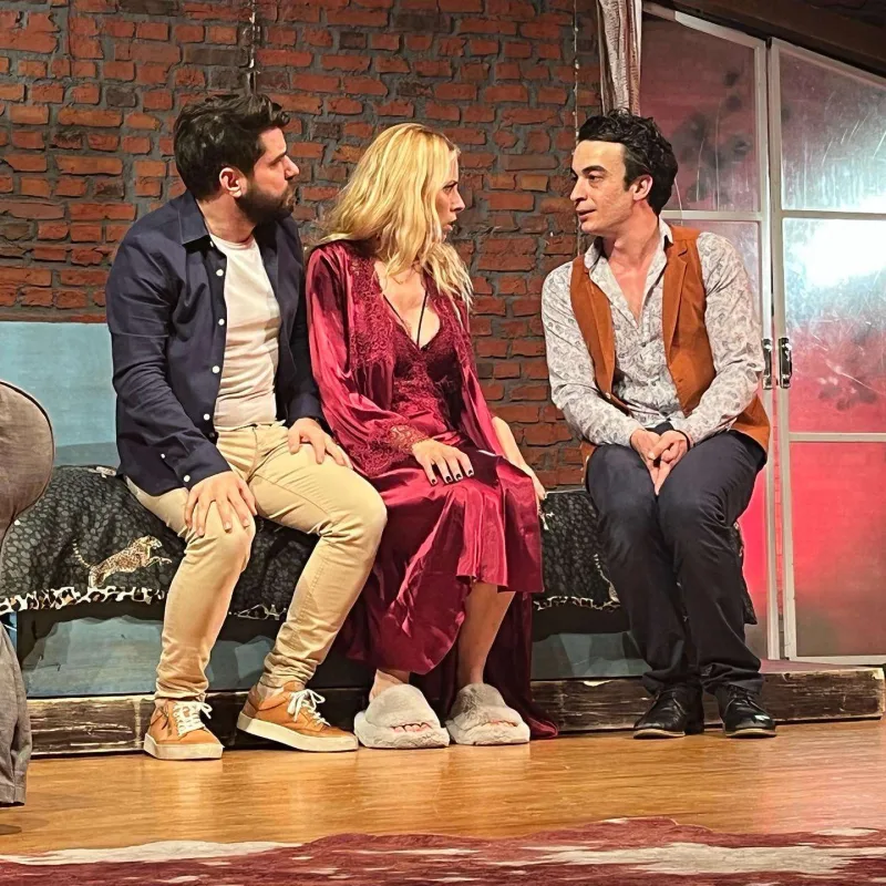 Qəzada iki aktyor öldü, birinin vəziyyəti ağırdır