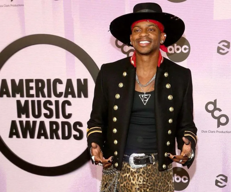 Bu dəfə qara xalçada...