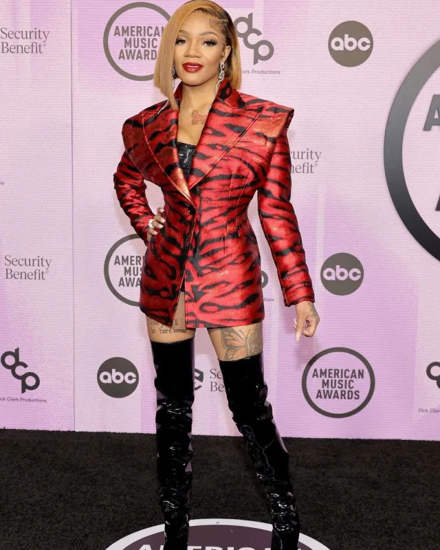 Bu dəfə qara xalçada...