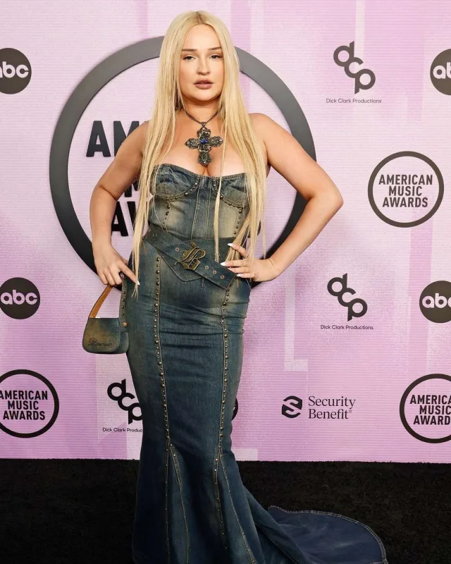 Bu dəfə qara xalçada...