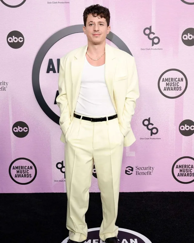 Bu dəfə qara xalçada...