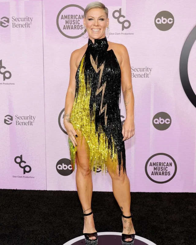 Bu dəfə qara xalçada...