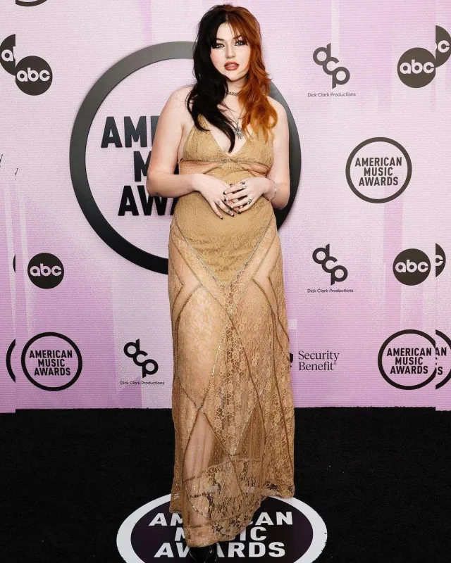 Bu dəfə qara xalçada...