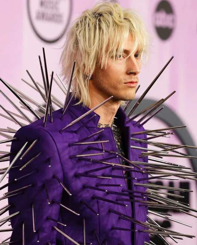 Bu dəfə qara xalçada...