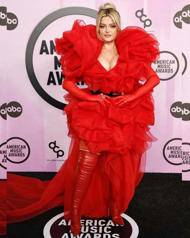 Bu dəfə qara xalçada...