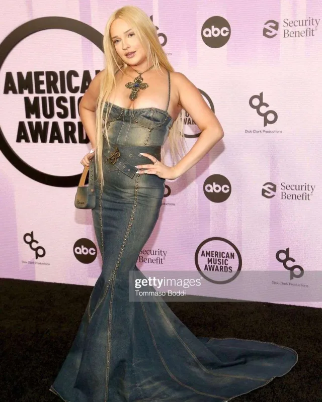 Britninin illər əvvəlki “look”unu təkrarladı