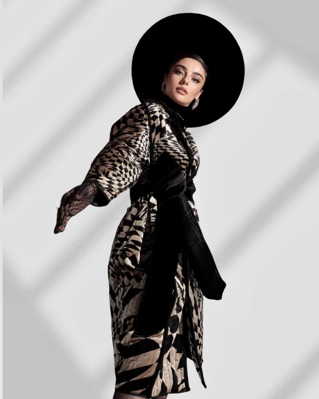 Murat onunla kinoya çəkilir