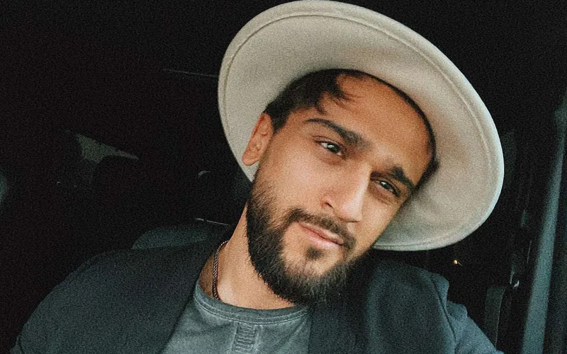 Coni səhnəni tərk edir?