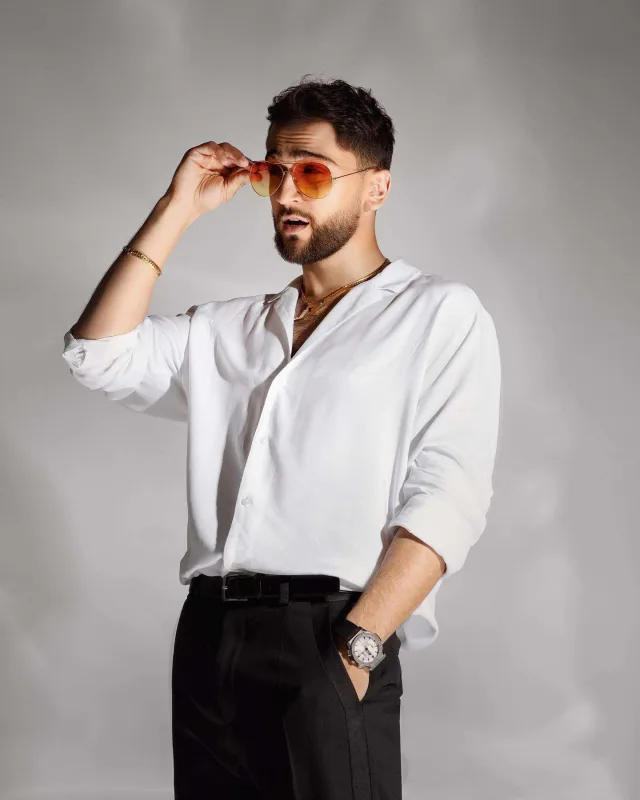 Coni səhnəni tərk edir?