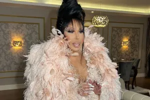 Bülent Ersoyu yenə Anar bəzədi