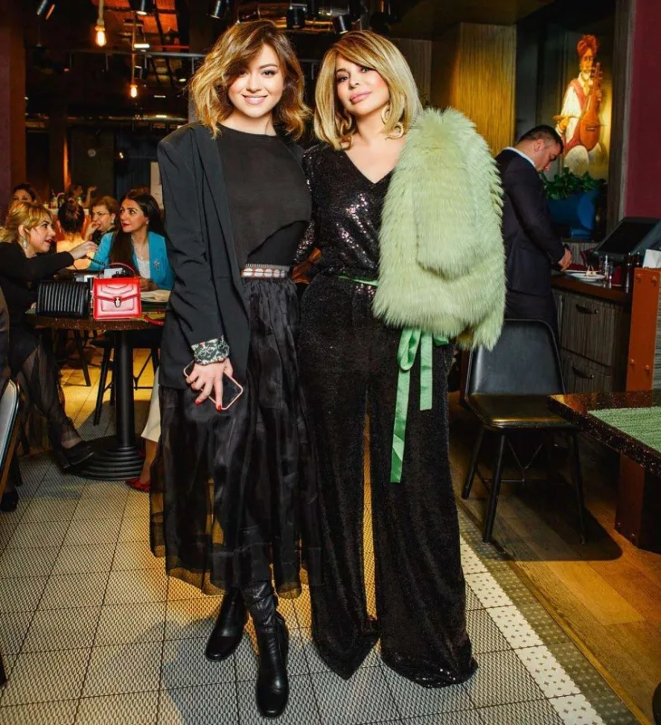 “İlqarə anasız böyüyüb”