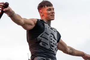 Səsini bəyənməyən fanatına 4 min ödədi