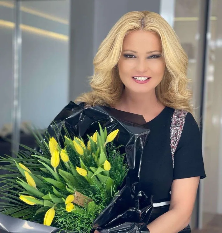 Həyat yoldaşı ilə ilk dəfə görüntüləndi - Foto