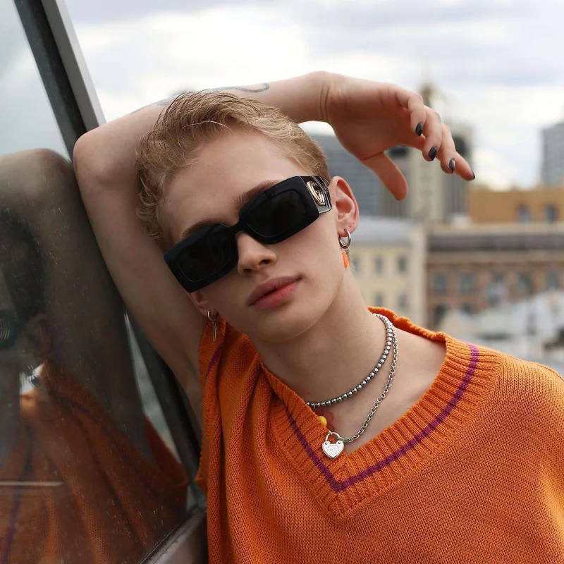 Blogerin agent kimi tanınması istənildi