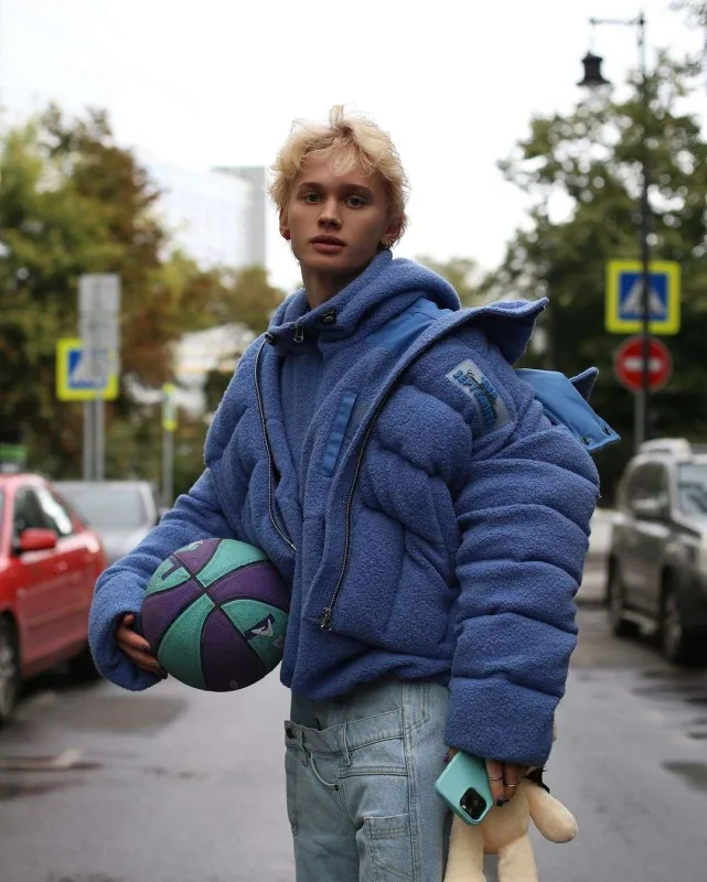 Blogerin agent kimi tanınması istənildi