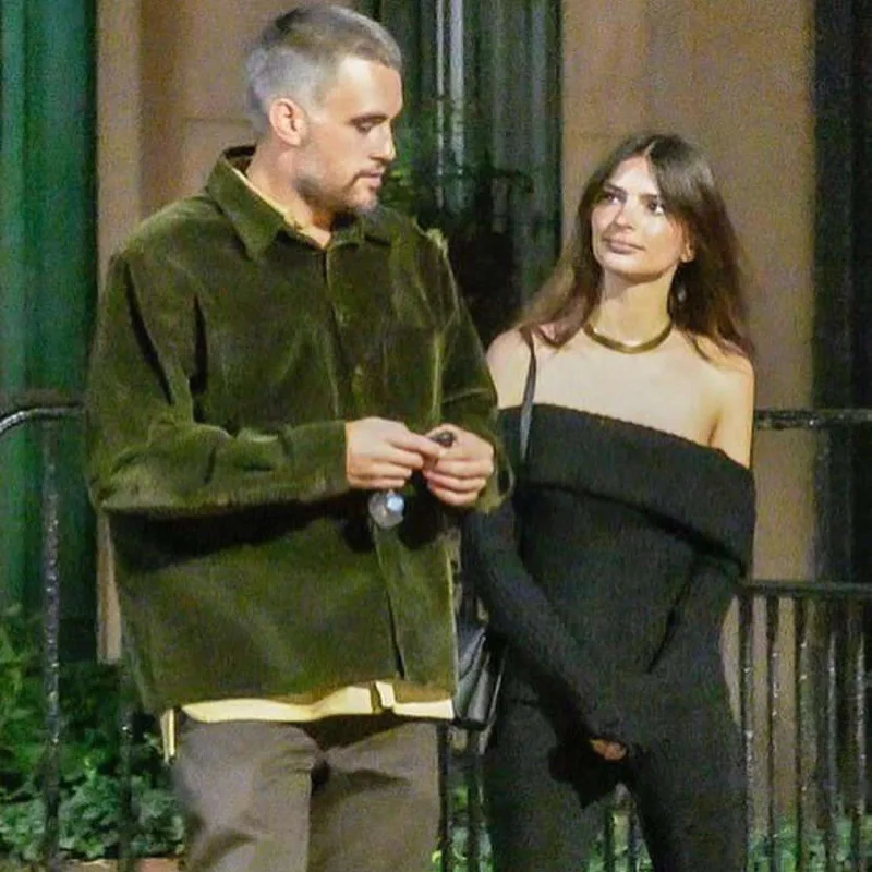 Yeni sevgilisiylə öpüşərkən görüntüləndi