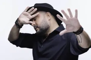 “Bütün dinlərdən uzaqlaşıram”