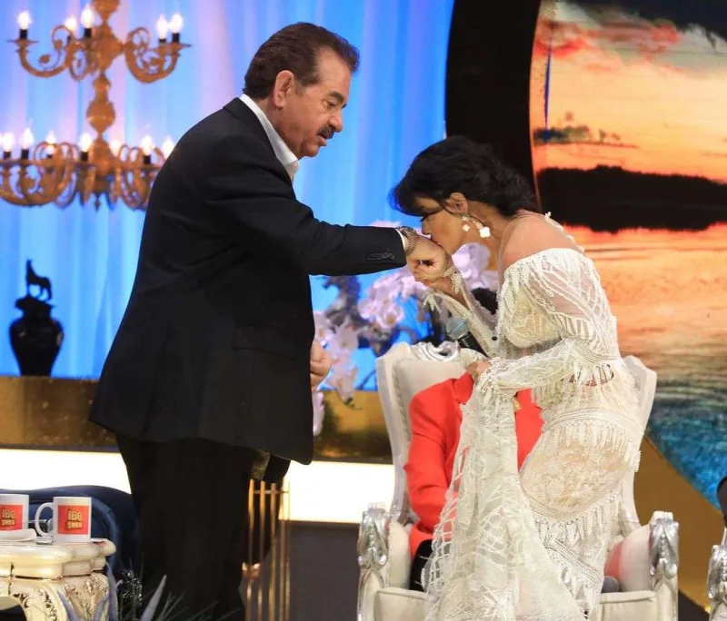 Səhnədə Azərbaycandan bəhs etdi - Video