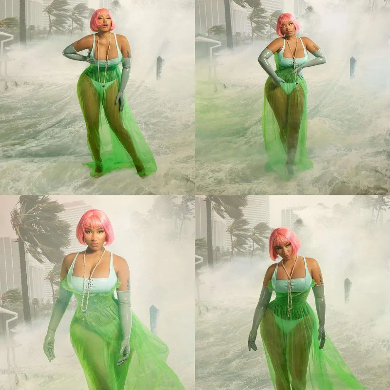 Niki bu jurnal üçün pozalar verdi