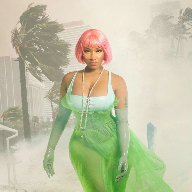 Niki bu jurnal üçün pozalar verdi