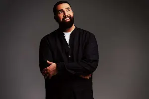 Konsertdə fanatı sevgilisinə evlilik təklif etdi