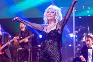 Konserti üçün maşınını satdı