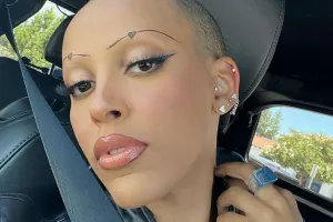 İmicini bəyənməyənlərə təhqirlə cavab verdi