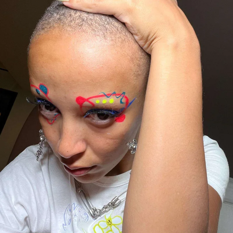 İmicini bəyənməyənlərə təhqirlə cavab verdi