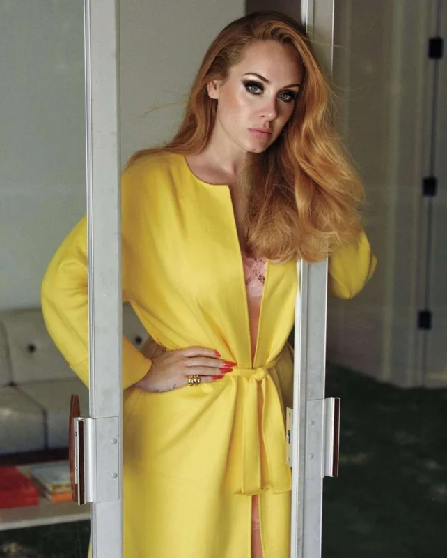 Adel “Elle” üçün kamera qarşısına keçdi