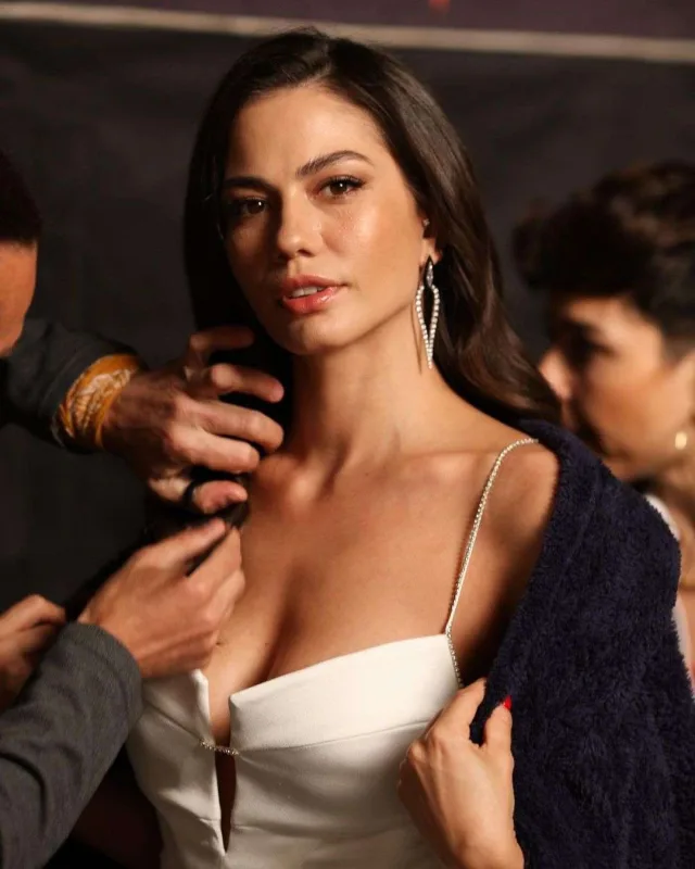 Aslının yerinə Demet gəlir