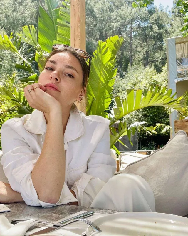 Aslının yerinə Demet gəlir