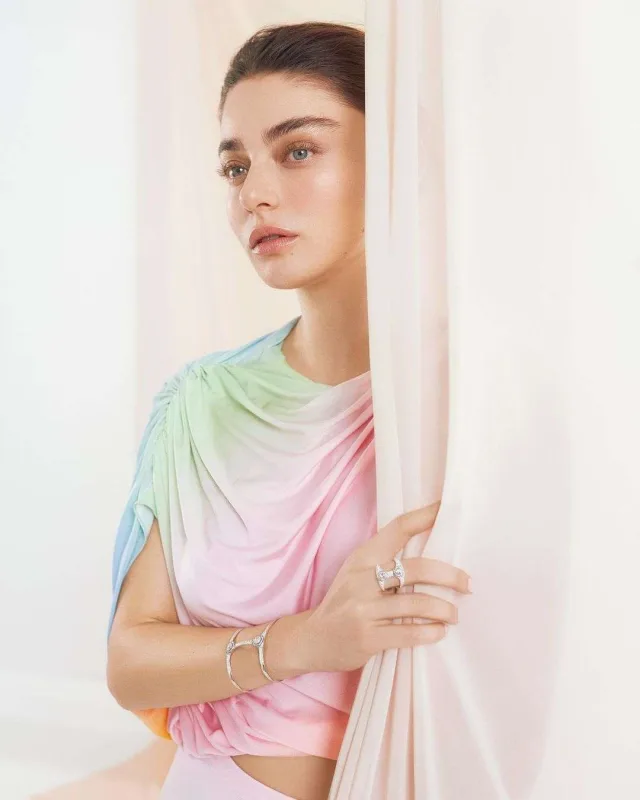 Ayrılıq xəbərlərini təsdiqlədi