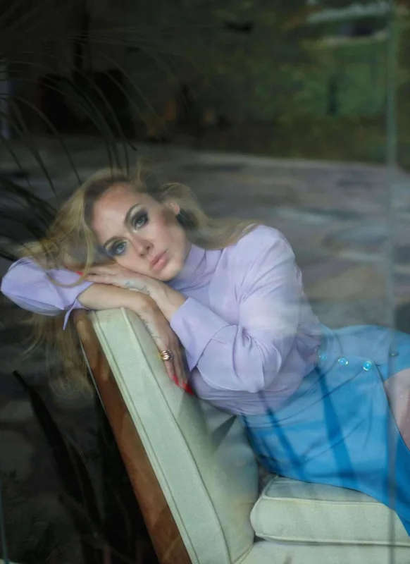 Adel “Elle” üçün kamera qarşısına keçdi