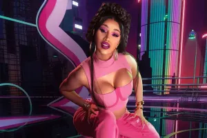 Oğlunun adını üzünə döymə etdirdi