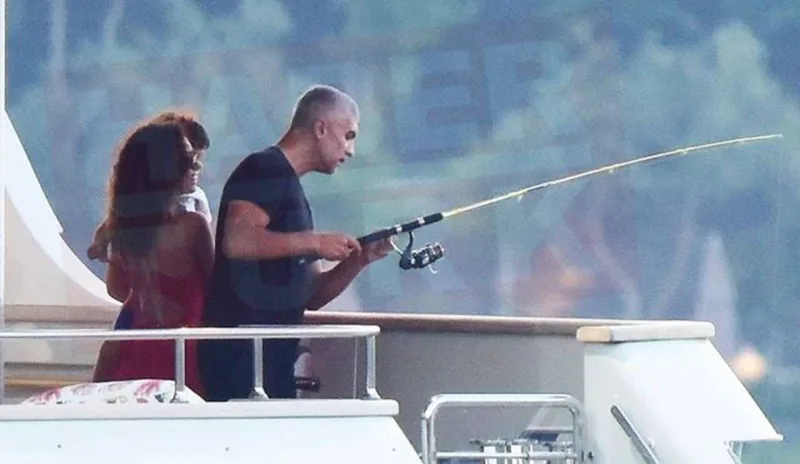 Özcan Deniz oğlu və sevgilisi ilə istirahətdə