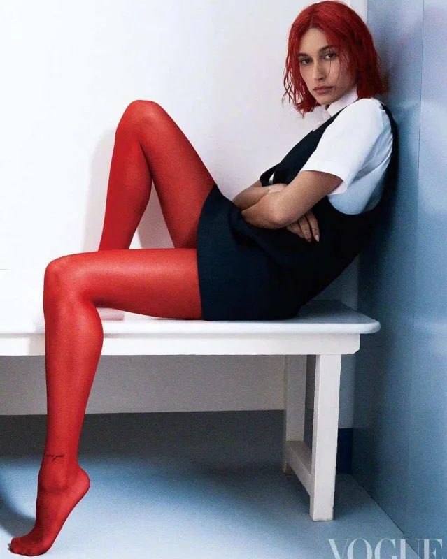 Heylidən “Vogue” üçün pozlar