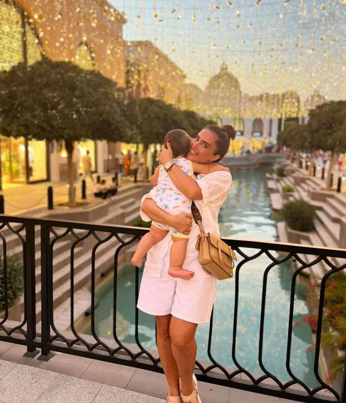 Aydan oğlu ilə tətildə - Fotolar