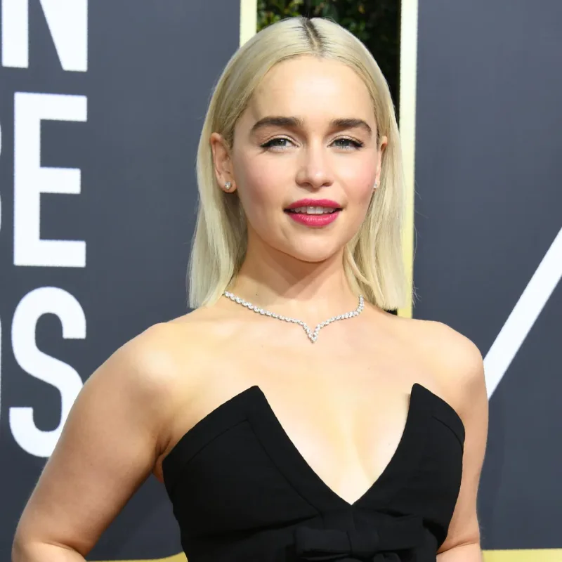 Foto çəkdirmək üçün pul tələb edir