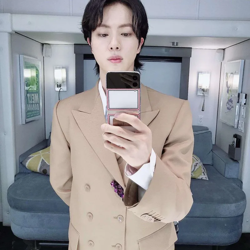 “BTS”in üzvü solo mahnı çıxarır