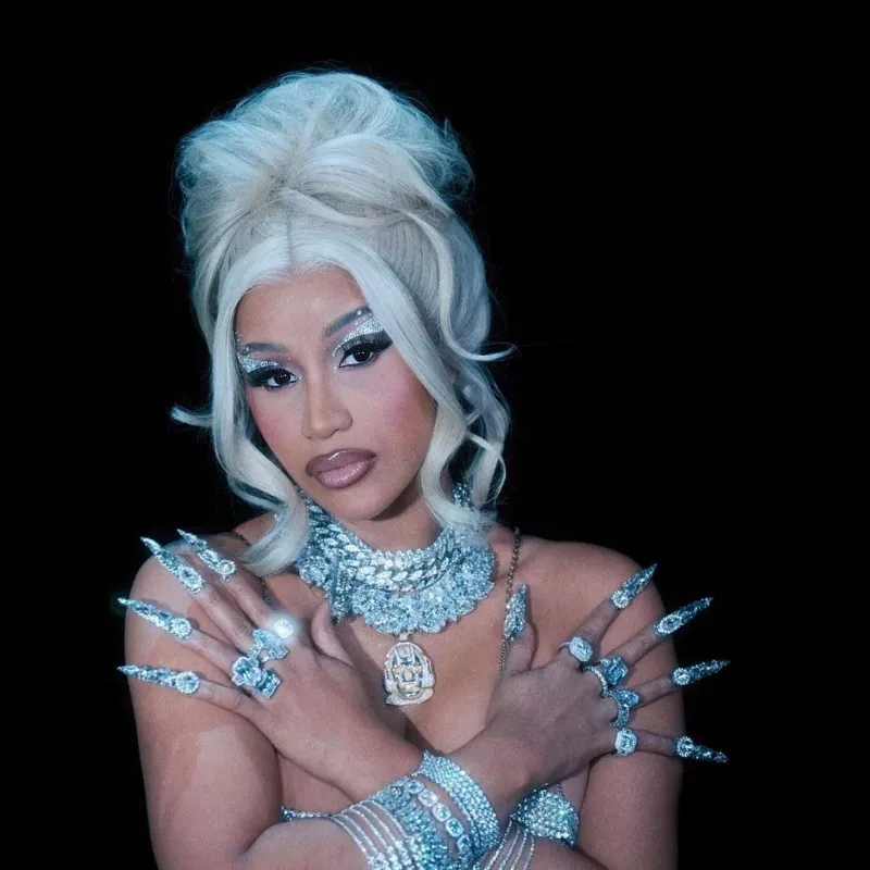 Kardinin parlaq saçlarının sirri!