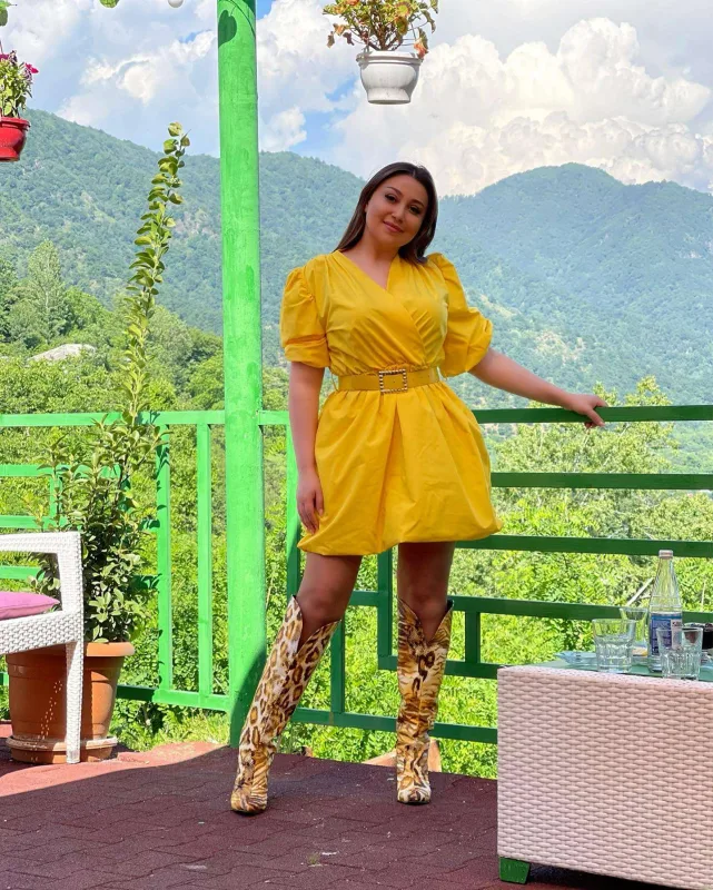 Damla və Nahidə eyni geyimdə